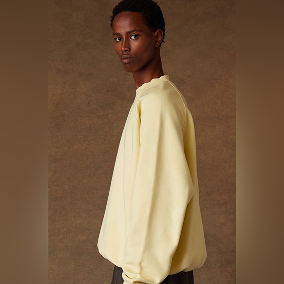 🔥Fear of God Essentials Canary Crew Neck Sweatshirt🔥 - Picture 2 of 6